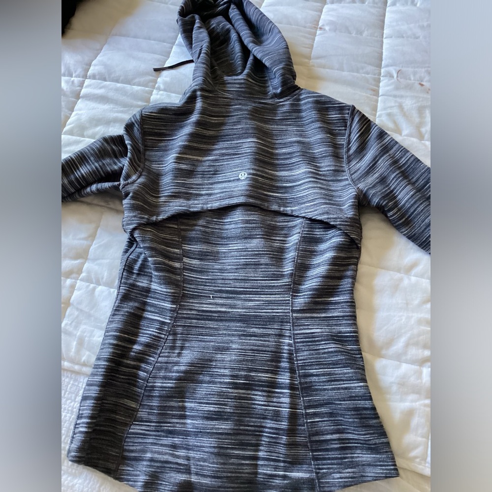 Lululemon Woman Nulu Hooded Define Jacket Heathered Grey Size 4 Great Condition